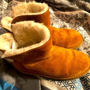 Koolaburra by Ugg, gently used booties size 7 (EU 38).